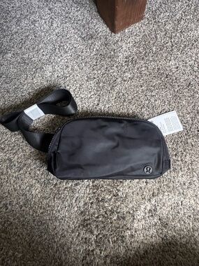 Lululemon Everywhere Belt Bag